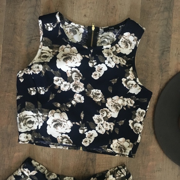 FORA 2-Piece Short Set - Picture 6 of 6